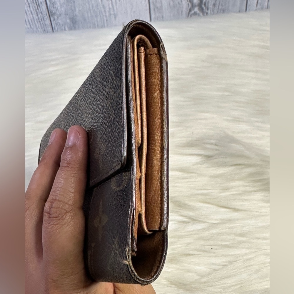 LOUIS VUITTON long passport wallet in monogram - Picture 6 of 17